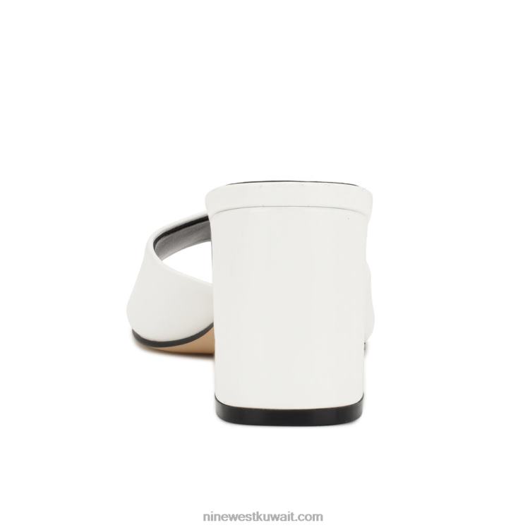 Nine West صندل بكعب عريض براءة اختراع بيضاء VVL081727