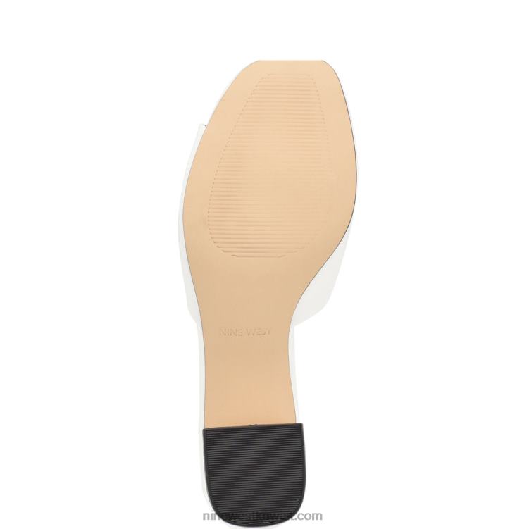Nine West صندل بكعب عريض براءة اختراع بيضاء VVL081727