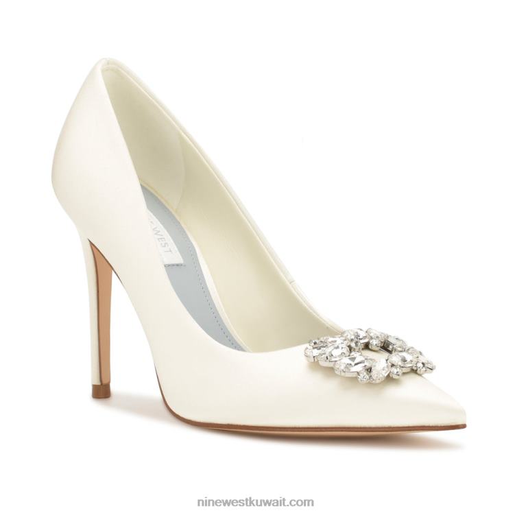 Nine West مضخات فانا بمقدمة مدببة كريستال ساتان عاجي VVL081831
