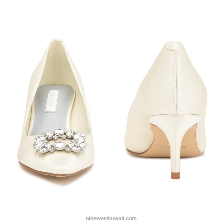 Nine West مضخات أفولون بمقدمة مدببة الساتان الكريستال العاجي VVL081850