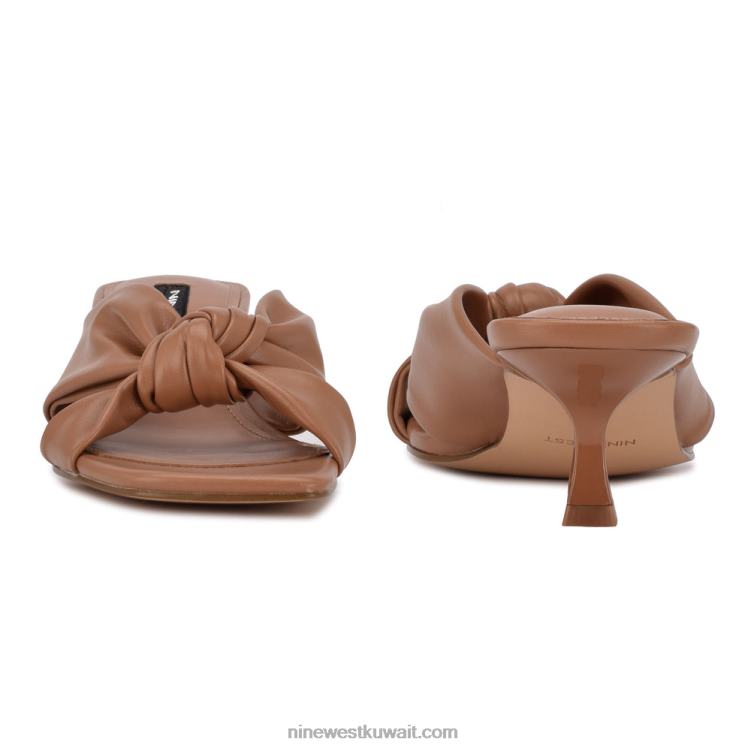 Nine West صندل منزلق بكعب من ديبا طبيعي VVL082263