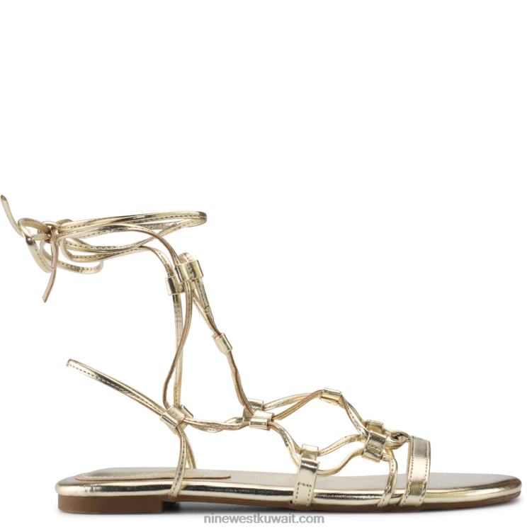 Nine West صندل مسطح ملفوف بأزرار للكاحل بلاتينو VVL0865