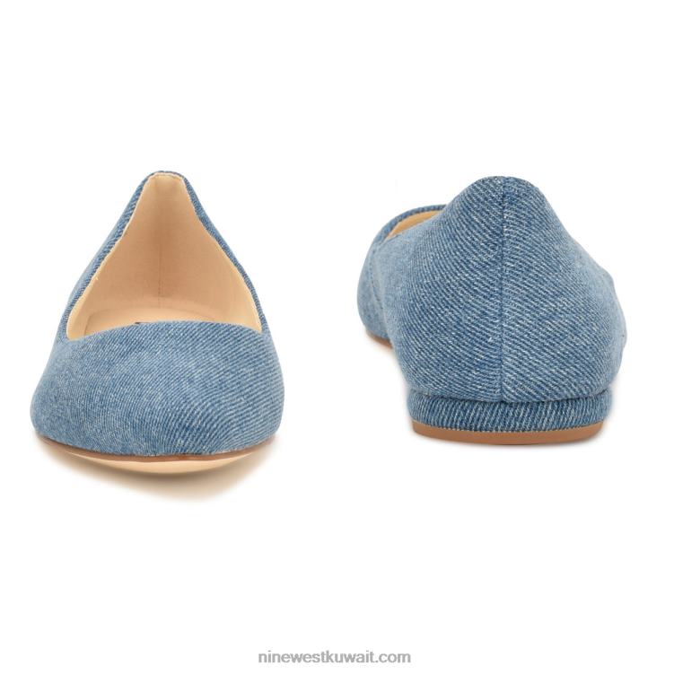 Nine West تحدث الشقق اصبع القدم اللوز الدنيم الأزرق VVL08871