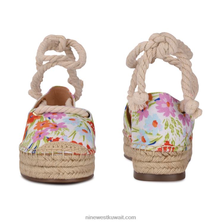 Nine West حذاء إسبادريل ملفوف إلى الكاحل طباعة الأزهار البيضاء VVL08979
