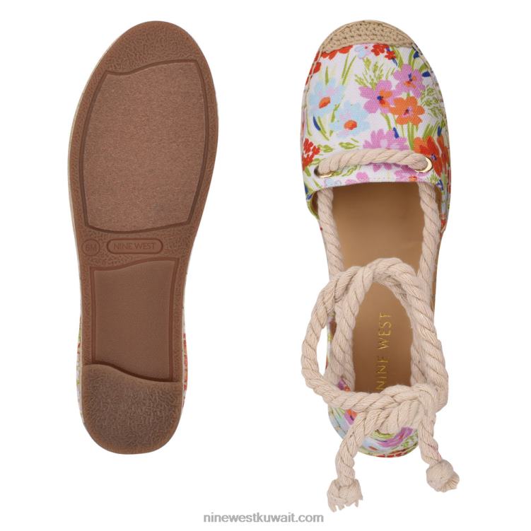 Nine West حذاء إسبادريل ملفوف إلى الكاحل طباعة الأزهار البيضاء VVL08979