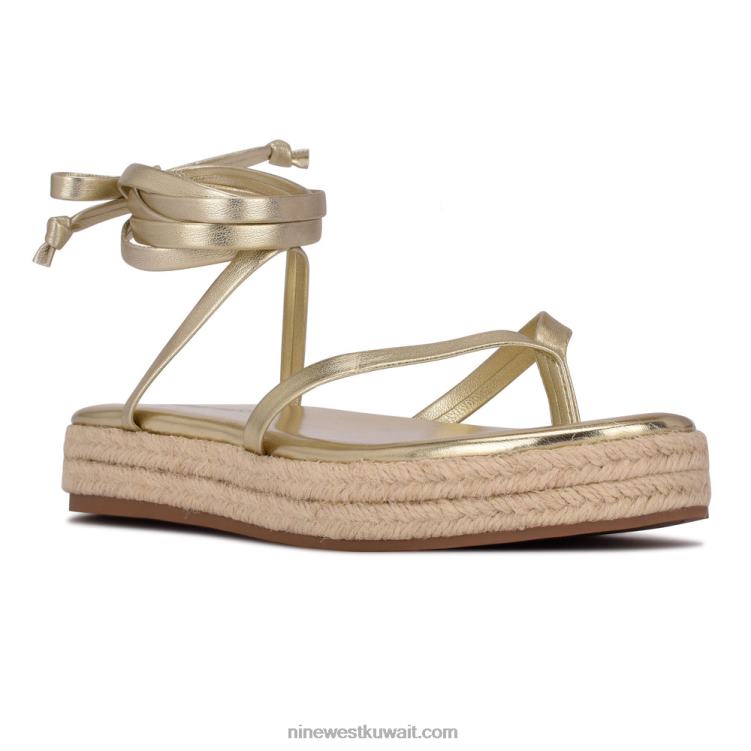 Nine West صندل مسطح ملفوف في الكاحل بلاتينو VVL0897